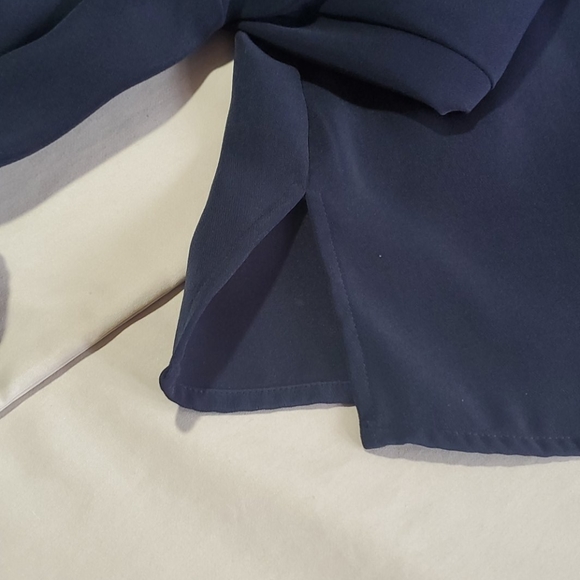 🏷Item: Navy blue Ann Taylor blouse - Picture 7 of 10